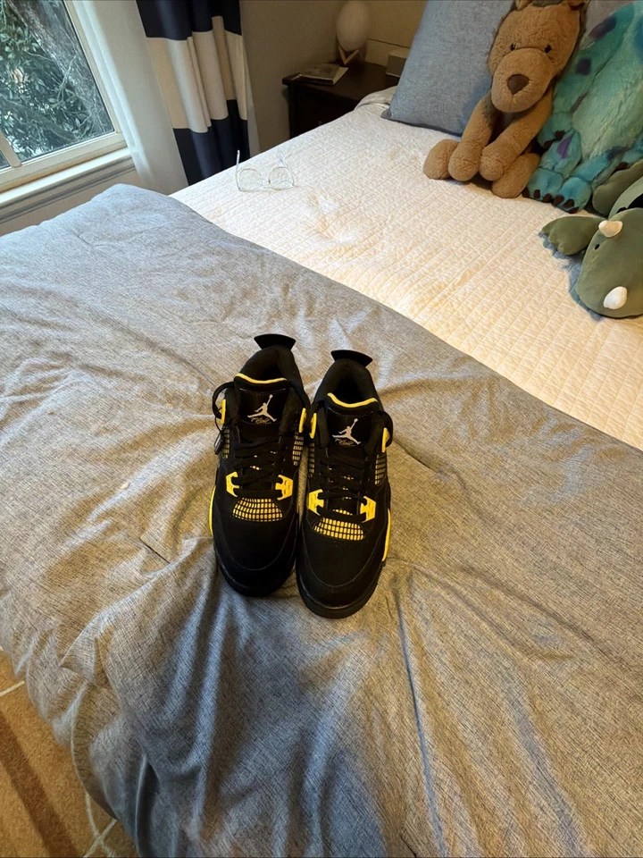 Jordan 4 Yellow Thunder Talla 9.5 Usado con Caja Listo para Enviar o Entregar Foto 3 de 4