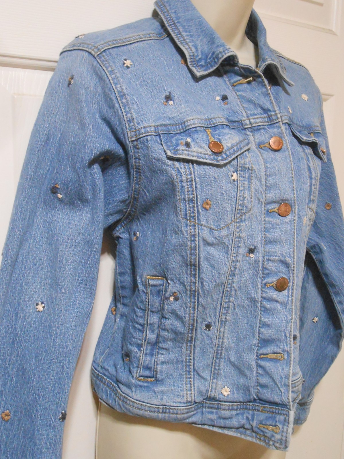 Universal Thread Denim jean Jacket Size Small Emb… - image 7