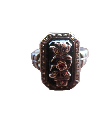 Wunderschöner Vintage Onyx Markasit und Granat Ring in Sterling Fassung Größe 7,75