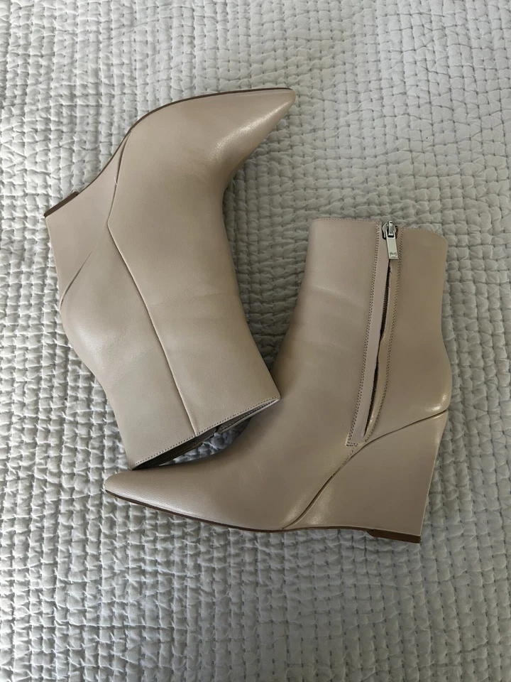 Botas de cuña Marc Fisher Dayna de cuero topo punta para mujer 8 minimalistas Foto 3 de 4