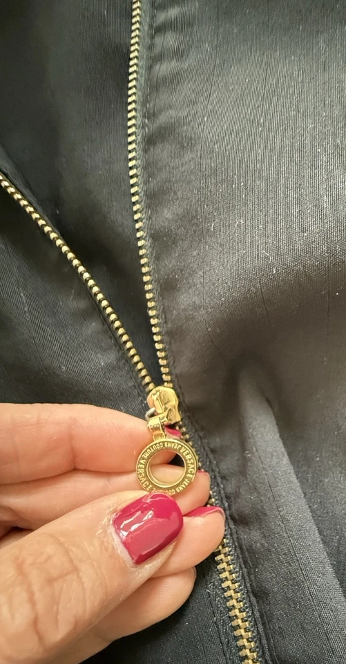 Jaqueta VERSACE JEANS Couture listra metálica preta clara tamanho IT 40 logotipo zíper - Imagem 3 de 4