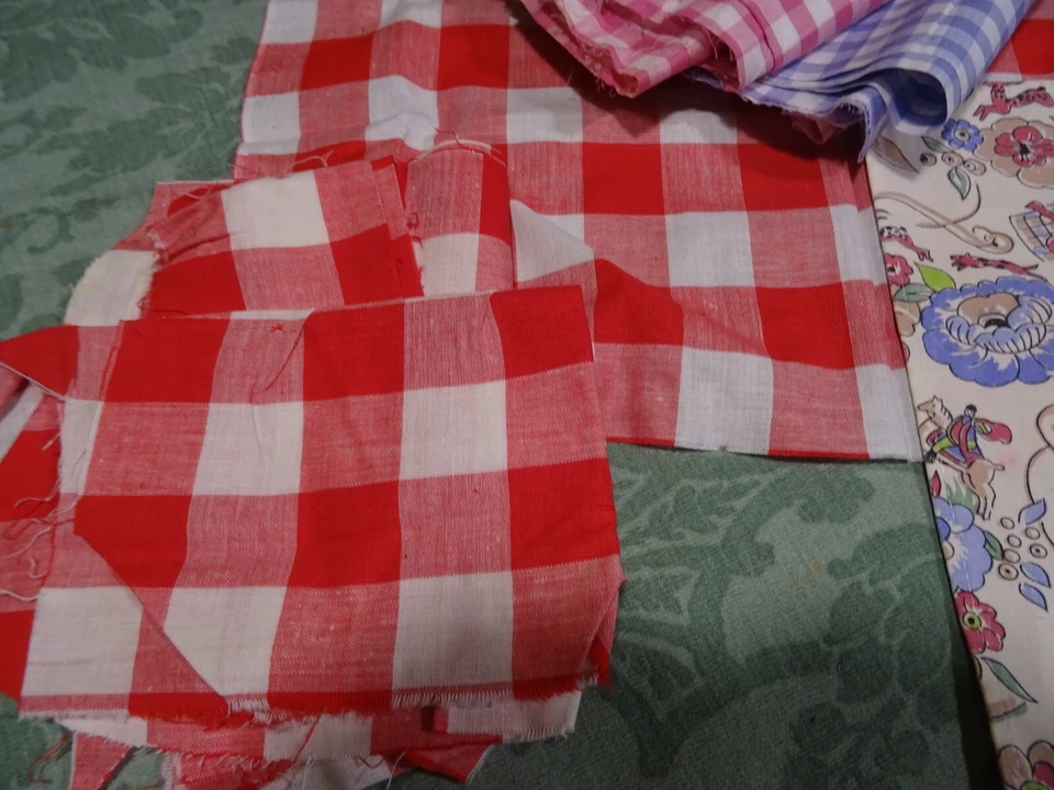 lot  ==coton carreaux rouges /bleus et carré tissus tres ancien belle impression - Photo 4/4