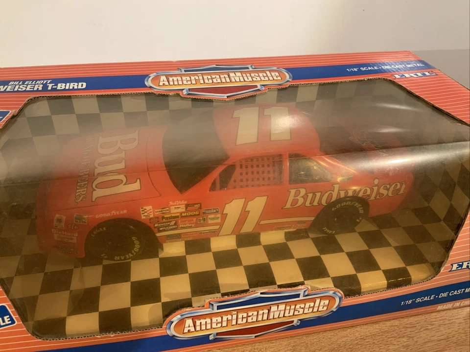 Литой автомобиль Ertl NASCAR Ford Thunderbird 1993 Bill Elliott #11 Budweiser 1:18 - Изображение 3 из 3