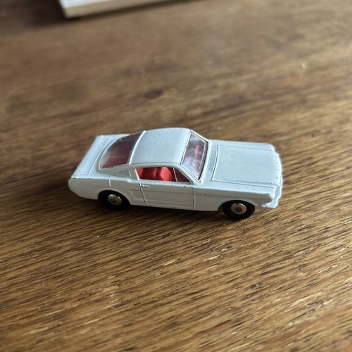 Lesney Matchbox Series Die-Cast Spielzeugauto - Ford Mustang - weiß - No 8