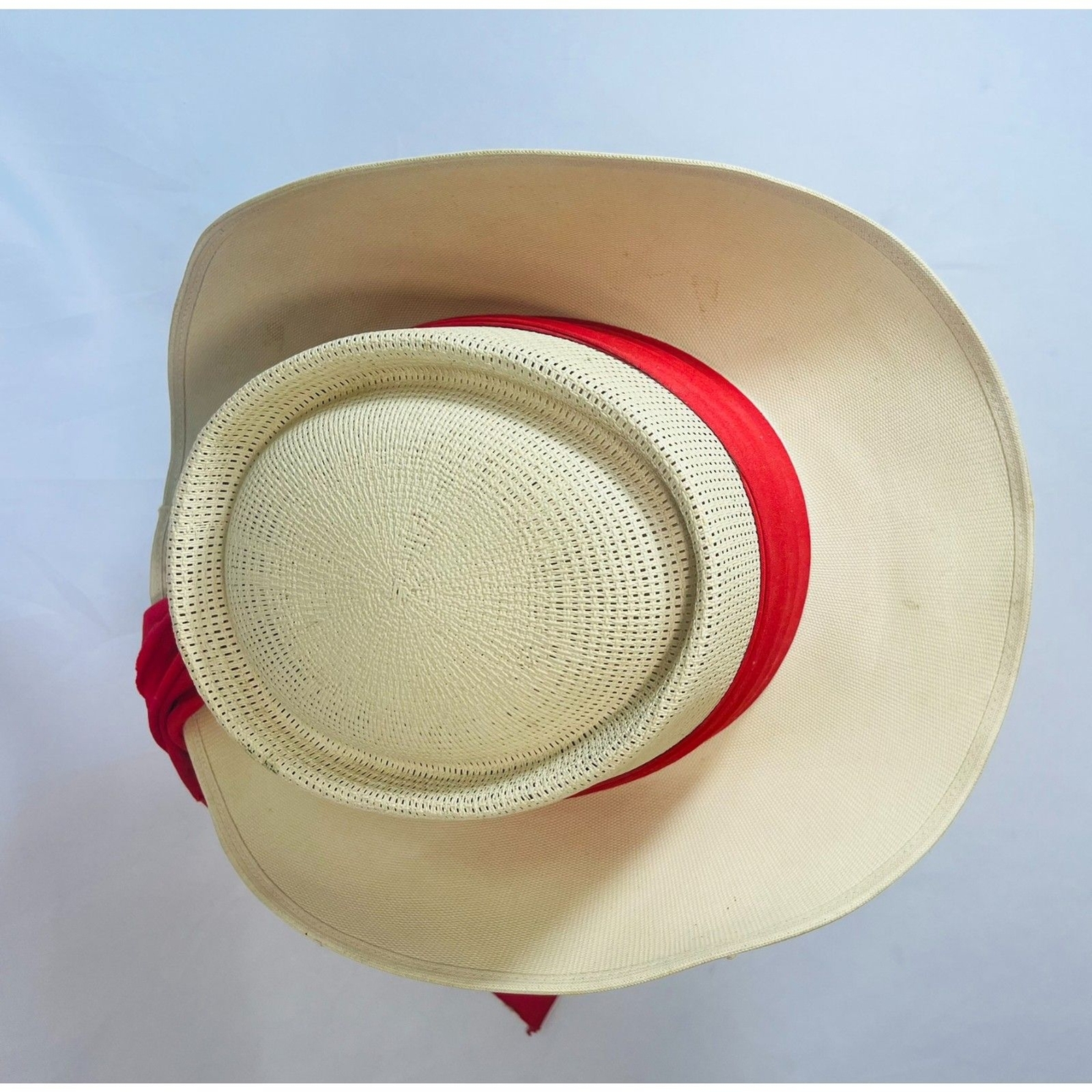 PONY Cappello vintage "La coda di cavallo" rivestito in paglia nastro rosso grande