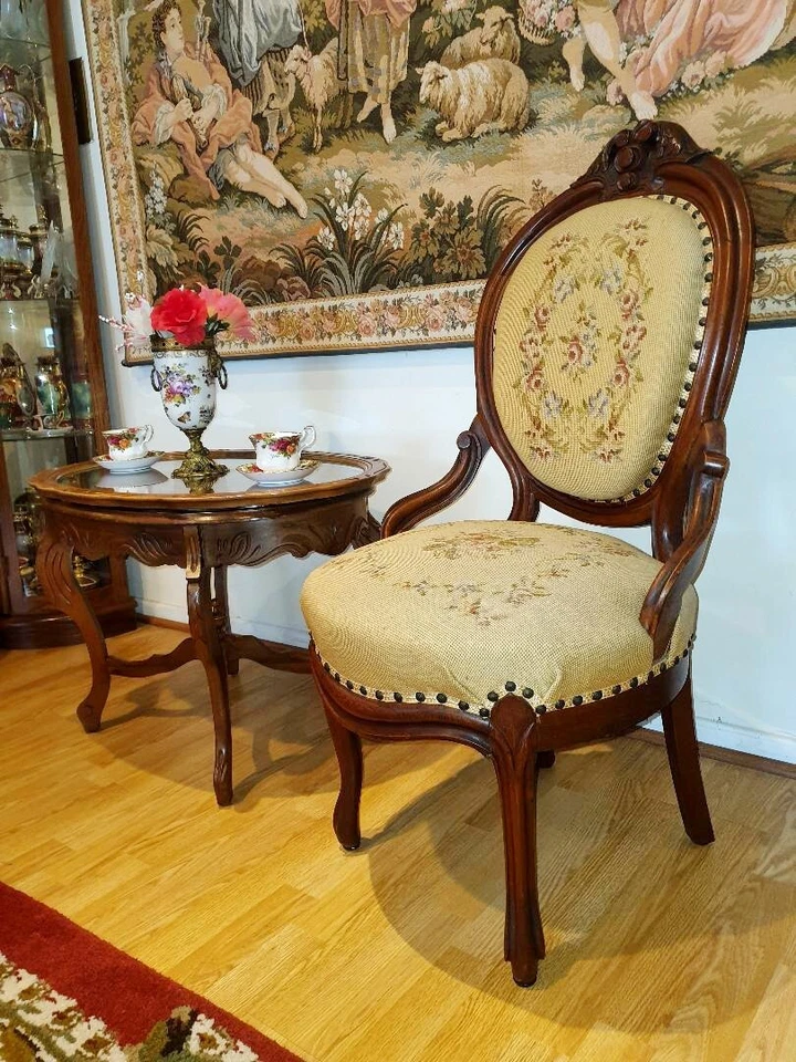 Fabulosa silla antigua de madera Luis XV con asiento y respaldo tapiz. Excelente estado. Foto 4 de 4