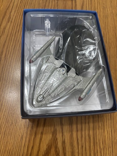 Eaglemoss Star Trek Starships UNITED EARTH STARFLEET - WARP DELTA/W #82 Magazine