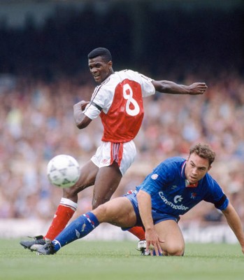 Paul Davis of Arsenal Jason Cundy of Chelsea battle for the ball d- Old Photo