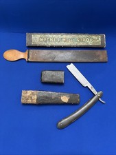 Vintage WADE  BUTCHER SHEFFIELD Razor With Case  Strop
