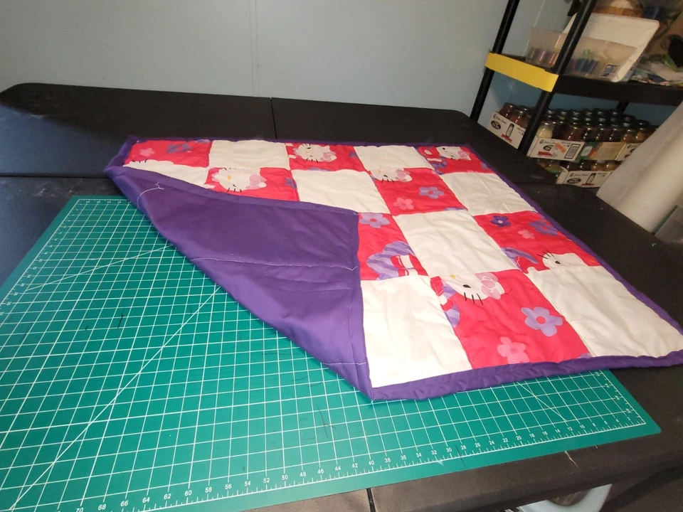 Edredón Hello Kitty hecho a mano 35" por 43" Foto 2 de 2