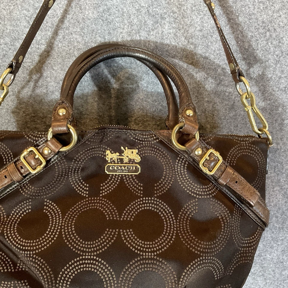 蔻驰麦迪逊圆点 OP 艺术棕色签名提花索菲亚挎包钱包 #15935 — 第 3/4 张图片