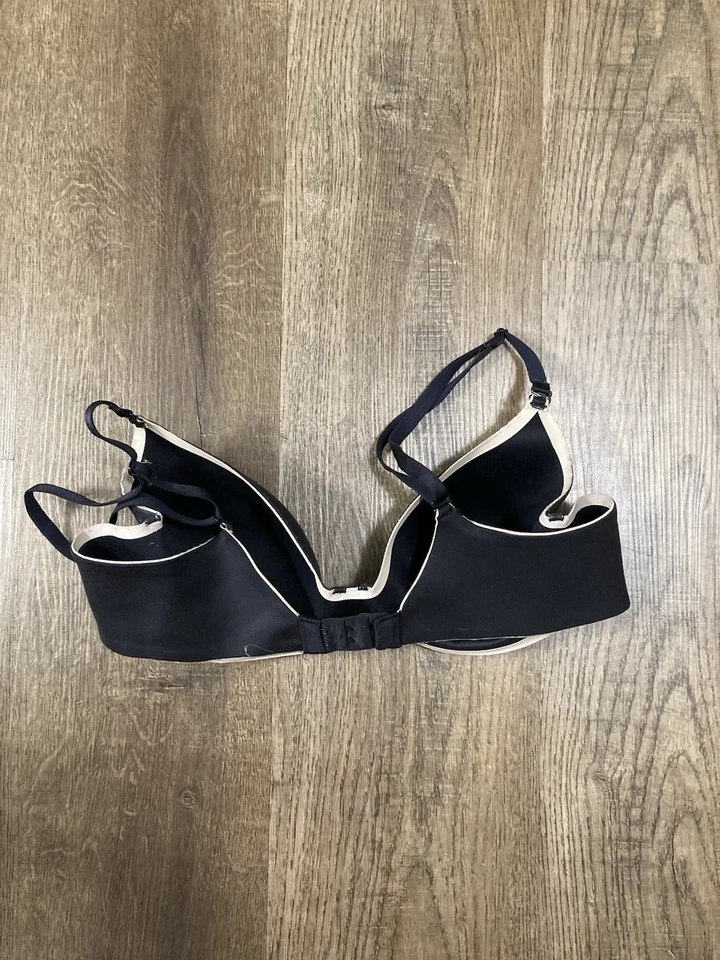 camiseta negra apenas hay sujetador con aros sin costuras talla 36B Foto 3 de 4