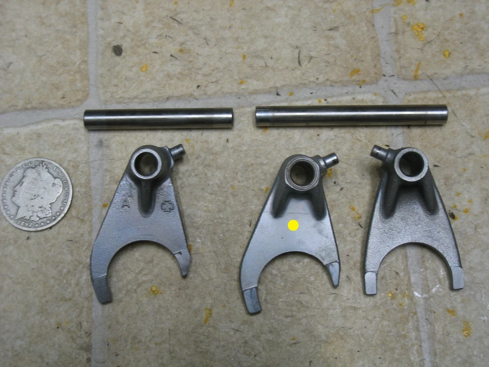 HORQUILLAS SELECTORAS DE CAMBIOS SUZUKI DR500 81 Foto 2 de 4