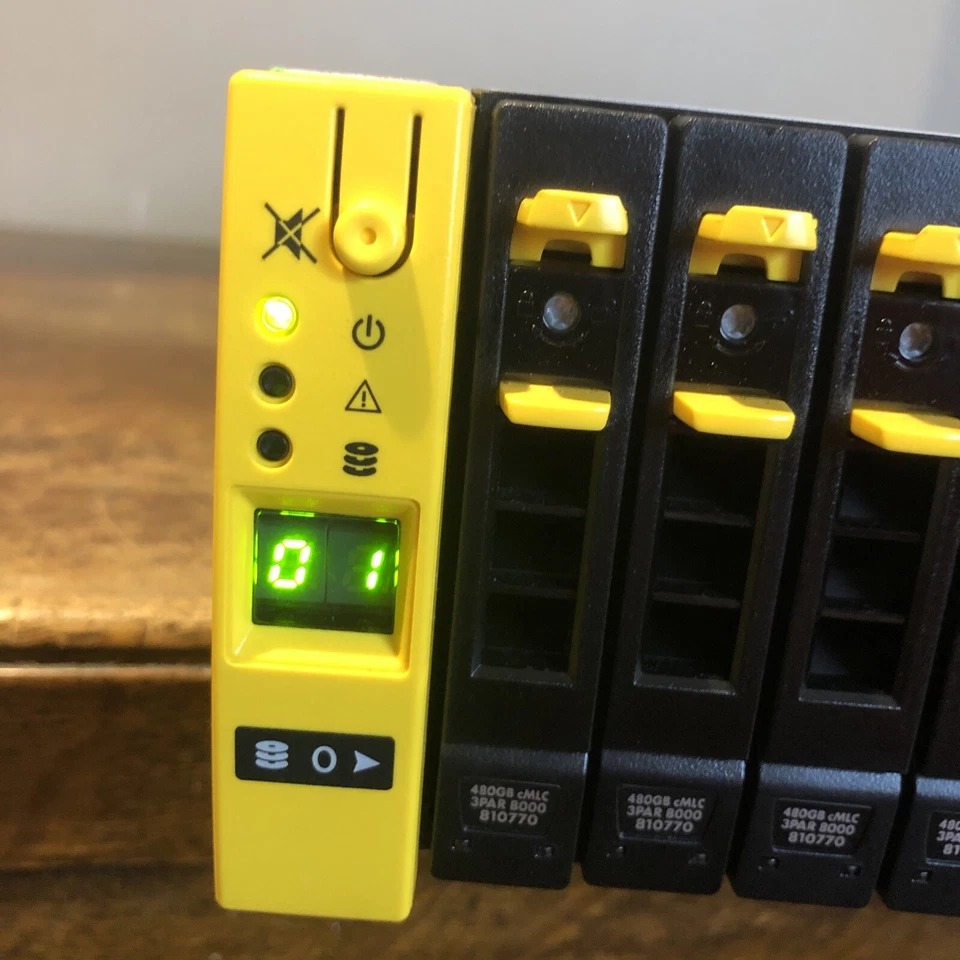 HP 756484-001 Drive Enclosure 3PARA-ST1111 H6Z26-63012 c/w 2x 756487-001 - Image 2 of 4