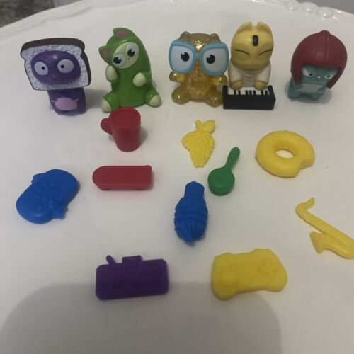 Small Lost Kitties Lot Figures & Accessories Free Shipping