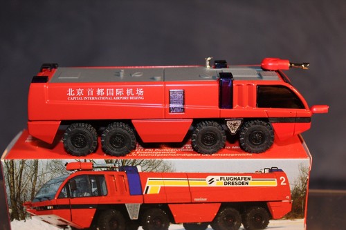 Rosenbauer Panther 8x8 Flugfeld LFZ "Airport Bejing" Cursor 1:87 OVP ! Selten ! - Bild 2 von 6