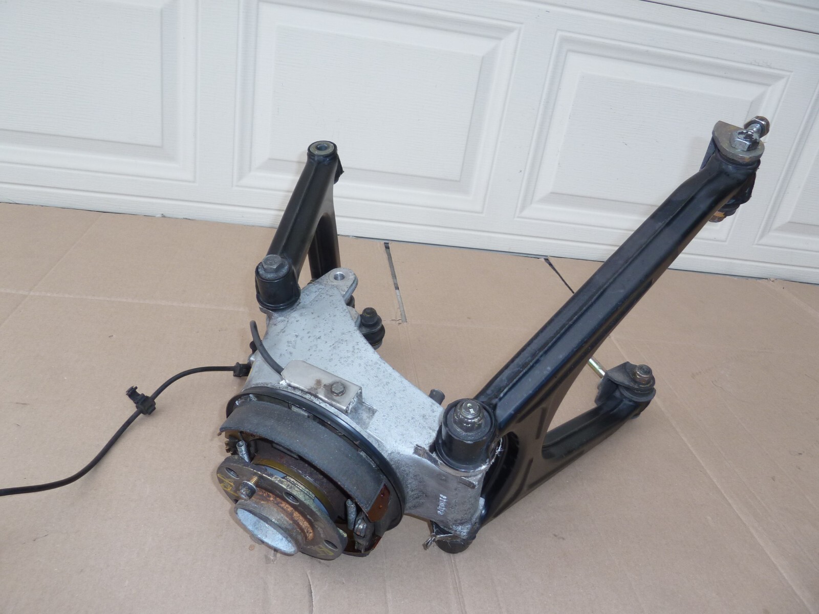FERRARI 355 RIGHT REAR SUSPENSION KNEE ARMS SPINDLE KNOKLE F355 F129