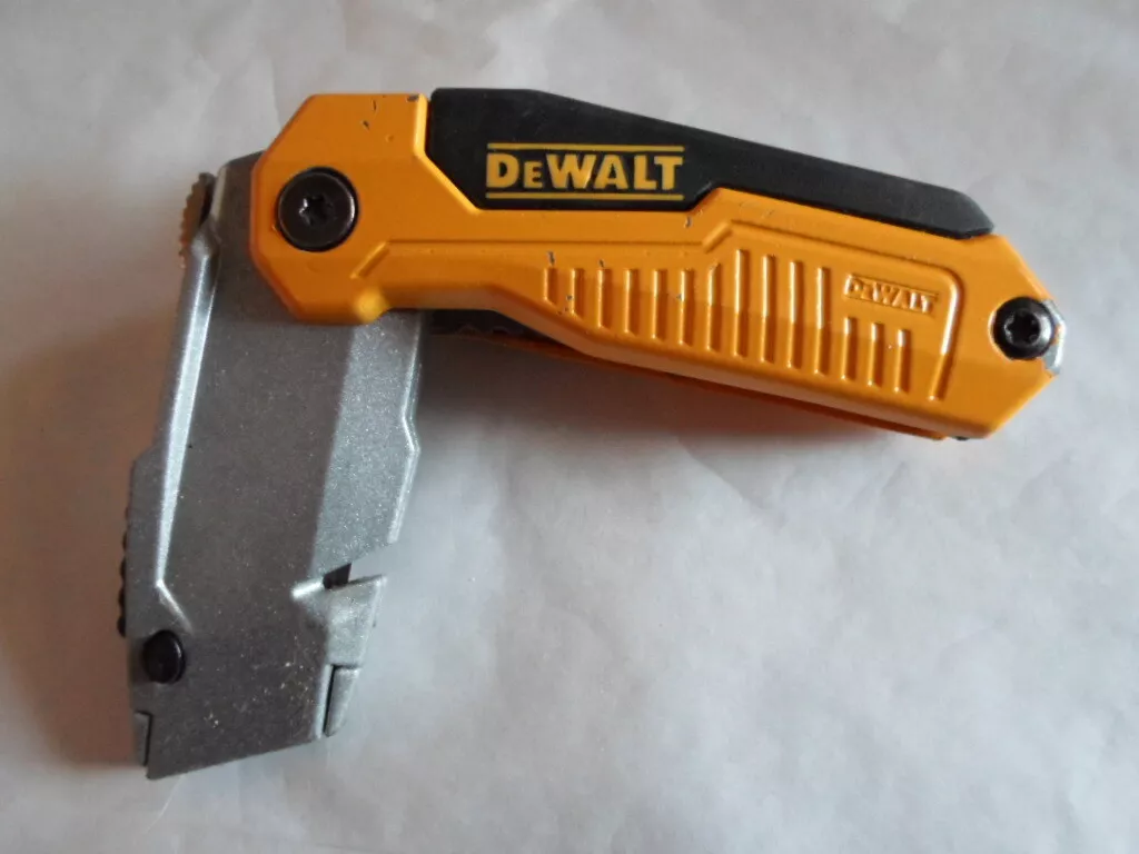 DeWalt Box Cutter Folding Utility Knife Lock Back Retractable Blade pre owned