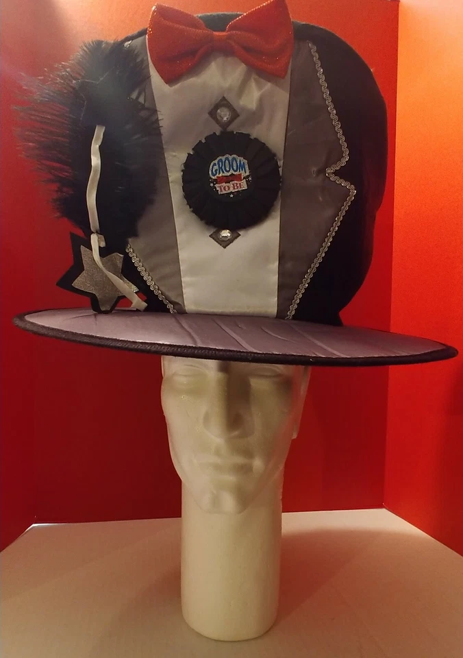 GRATIS Novio Para Ser Negro Ocasión Especial Esmoquin 10" Alto X 16" Novedad Sombrero Nuevo Foto 2 de 3
