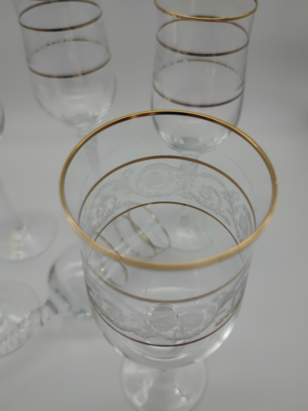 4 Weingläser Mit Goldrand – Bohemia Kristall, Langer Stiel & 470 Ml Fassungsvermögen | Elegantes Glaswaren-Set Für Weinproben & Feiern