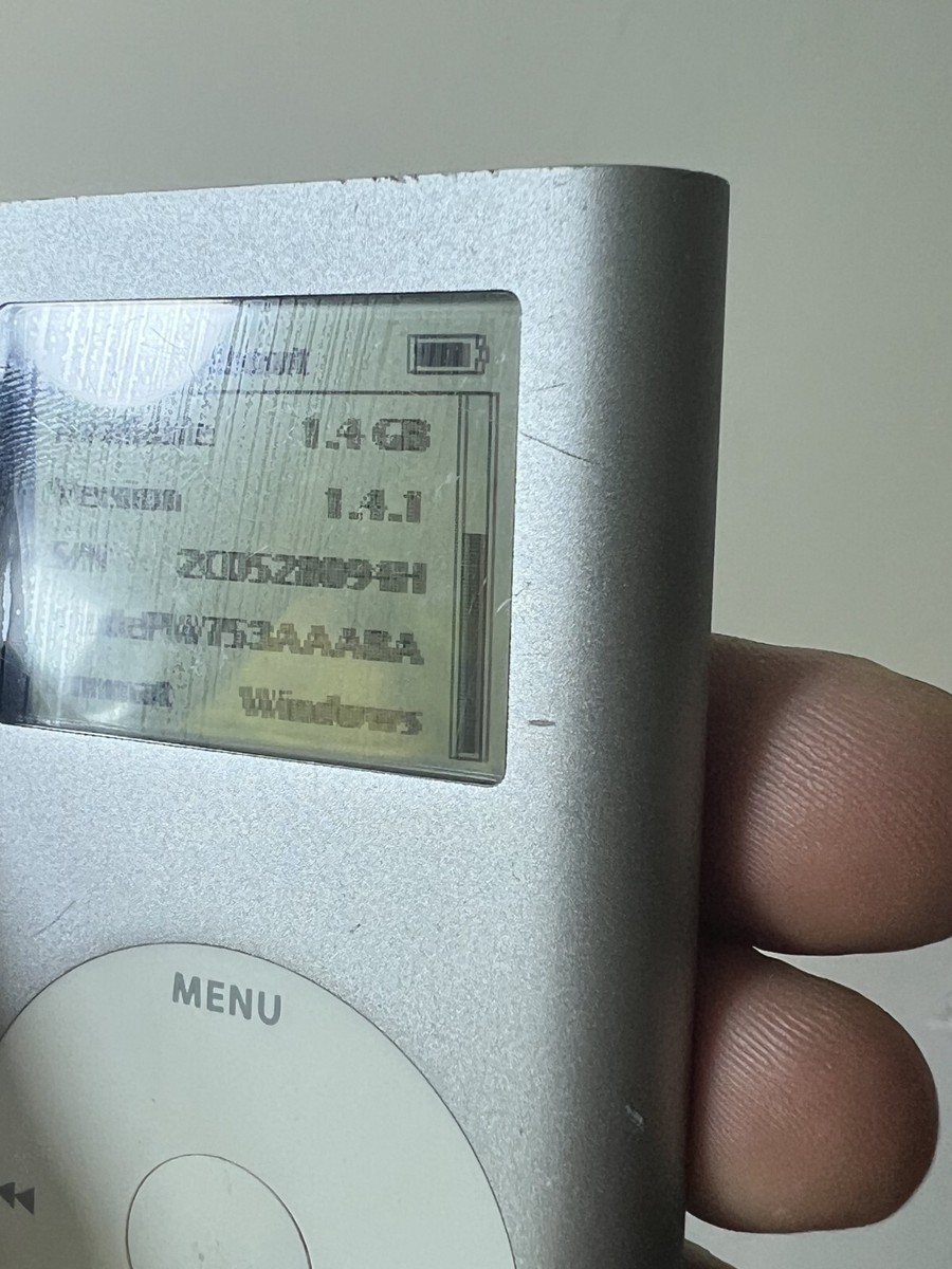 2005 Apple Music iPod Mini 1st Gen Silver 4GB MP5001 HP RARE
