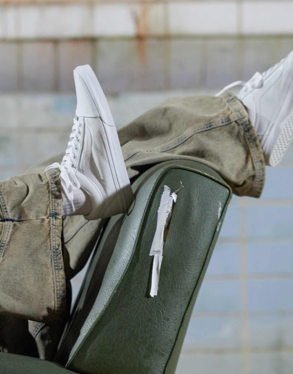 スニーカー VANS Men Sneakers Grey VN000EBN 1O7A Vans Knu Skool sneakers for Men - Grey in UAE | Level Shoes