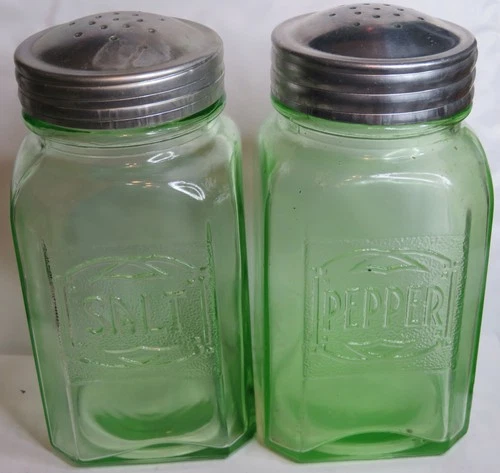 Uranium depression glass green salt & pepper shakers Hazel-Atlas