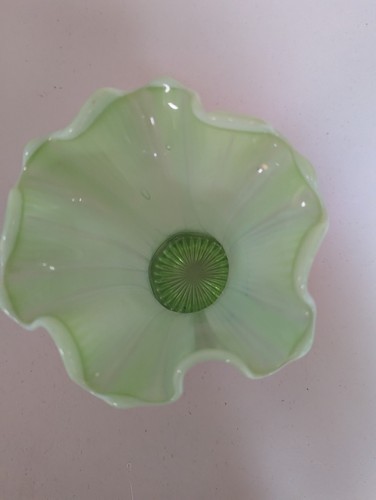 Vintage Opalescent Green Glass Northwood Feathers Pat Glass Vase 7" tall - Picture 4 of 8