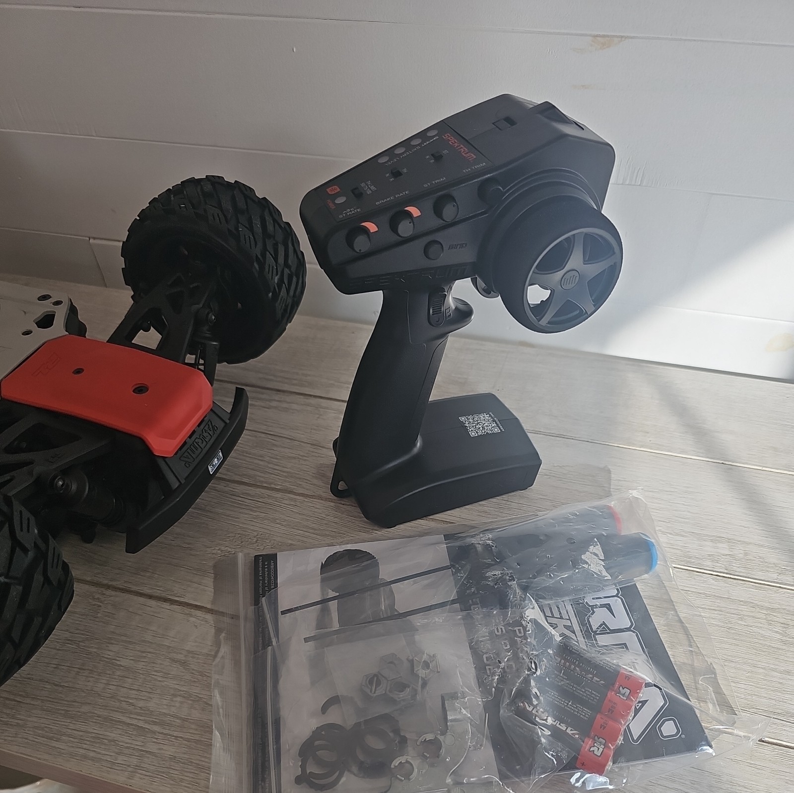 ARRMA ARA4305V4T1 1/10 VORTEKS UPGRADED 120AMP ESC JETKO TIRES DX3 TRANSMITTER. 