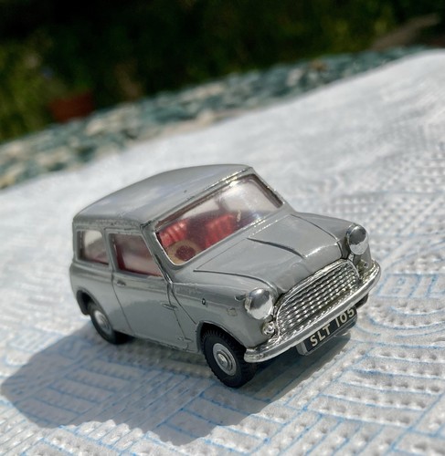 VERY RARE, ALL ORIGINAL VINTAGE (1963) TRIANG SPOT ON # 211: AUSTIN 7 SEVEN MINI - Picture 15 of 22