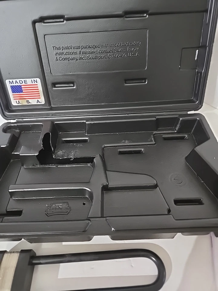 Ruger SR40 Factory OEM Hard Plastic Pistol Case + Lock & Key- Instruction Manuel - Image 2 of 4