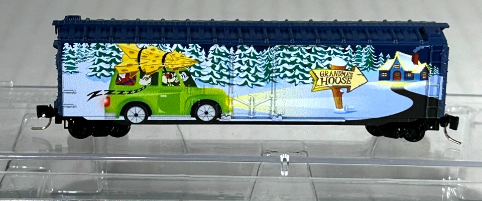 MICRO-TRAINS Z SCALE MICRO-MOUSE 2020 CHRISTMAS CAR 50700680 - Image 4 of 4