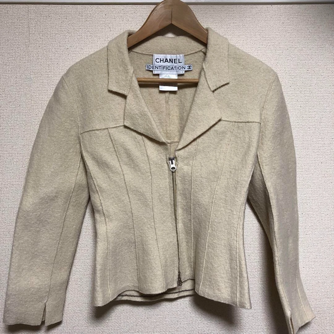 Chanel — CHANEL IDENTIFICATION Collared Zip-up Jacket Beige Wool 99A P14021V08014 Size 38