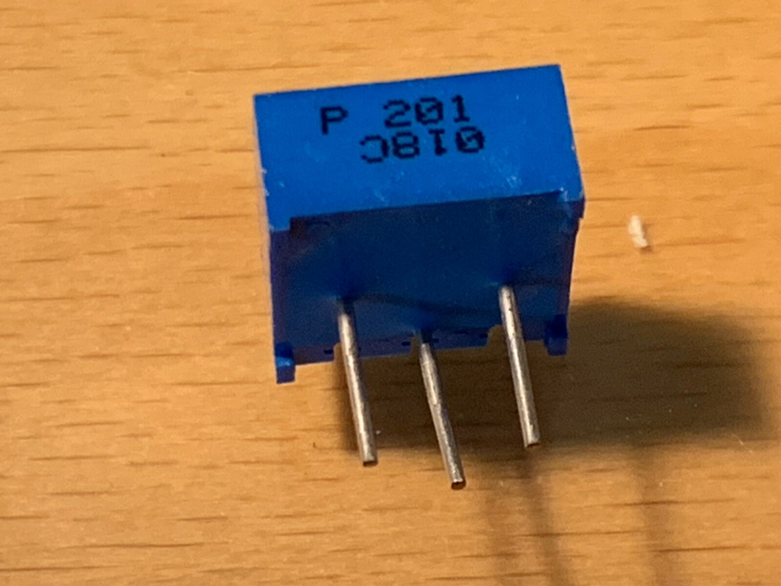 3386P-1-201 BOURNS TRIMMER POTENTIOMETER 200 OHM 0.5W PC PIN 1TURN 