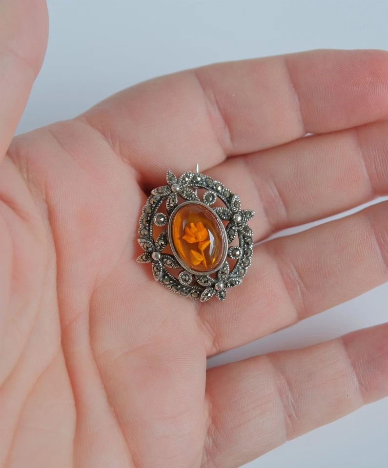 Broche de marcasita vintage de plata de ley 925 camafeo ámbar tallado al revés Foto 3 de 4