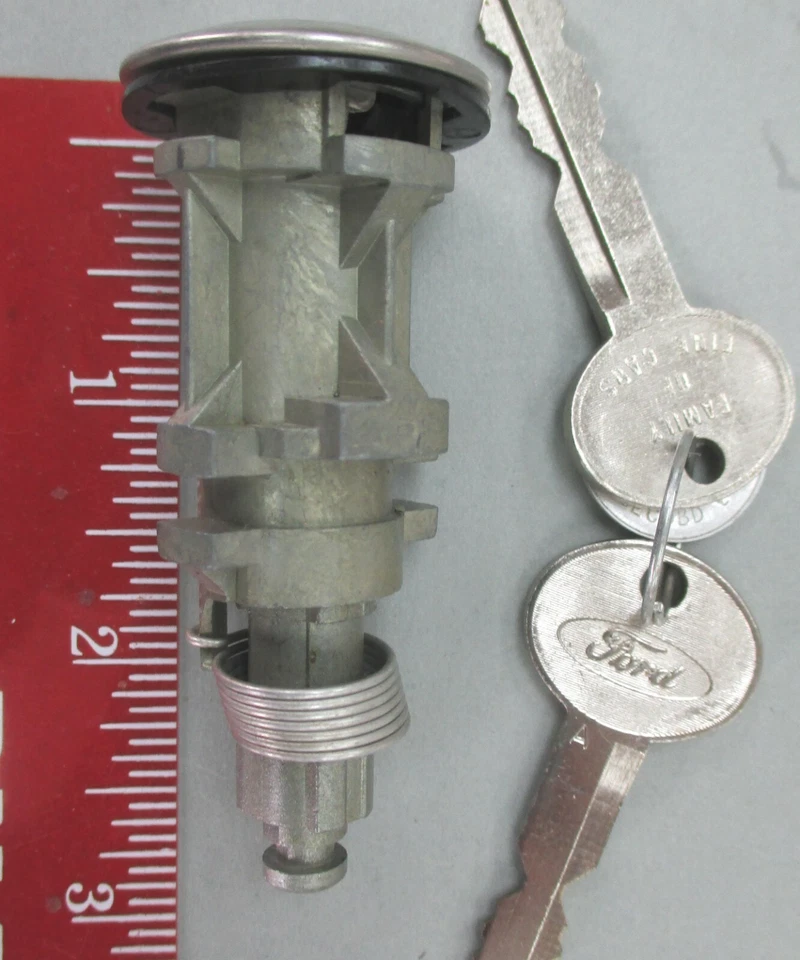 Cilindro de maletero Ford Lincoln Mercury S/W 1981 + Up Escort Fairmont Zephyr Foto 3 de 4