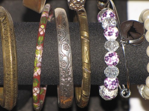 Lot Of 21 Bracelets Gold Silver Plated Beaded Bangle Faux Pearls Womens Chicos - Picture 6 of 24