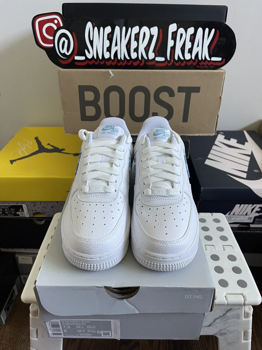 Nike Air Force 1 ’07 Essential エッセンシャル WMNS) Nike Air Force 1 '07 Essential 'White Metallic Gold' CT1989-100