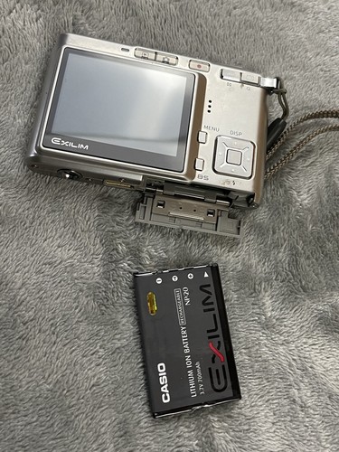 Casio EXILIM EX-S600 6.0MP Digital Camera Silver For PARTS REPAIR Untested !! - Picture 8 of 12