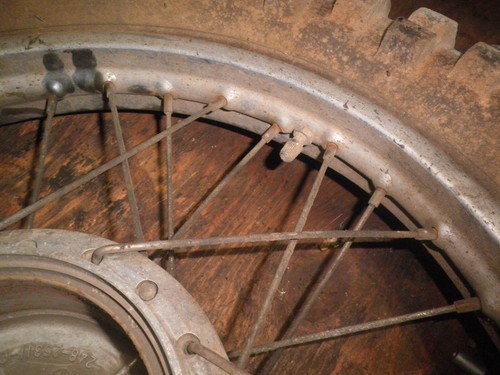 1981 Suzuki TS 185 rear wheel n spokes no tire !! - Picture 4 of 6