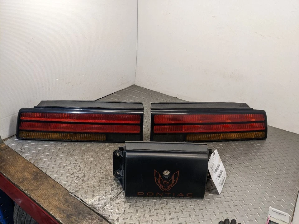 86- 92 Pontiac Firebird Tail Light SET LH RH OEM 1177525 - Image 4 of 4
