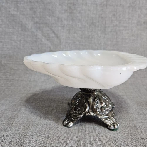 Vtg Milk Glass Shell Pedestal Soap Dish Compote Trinket Tray Hollywood Regency
