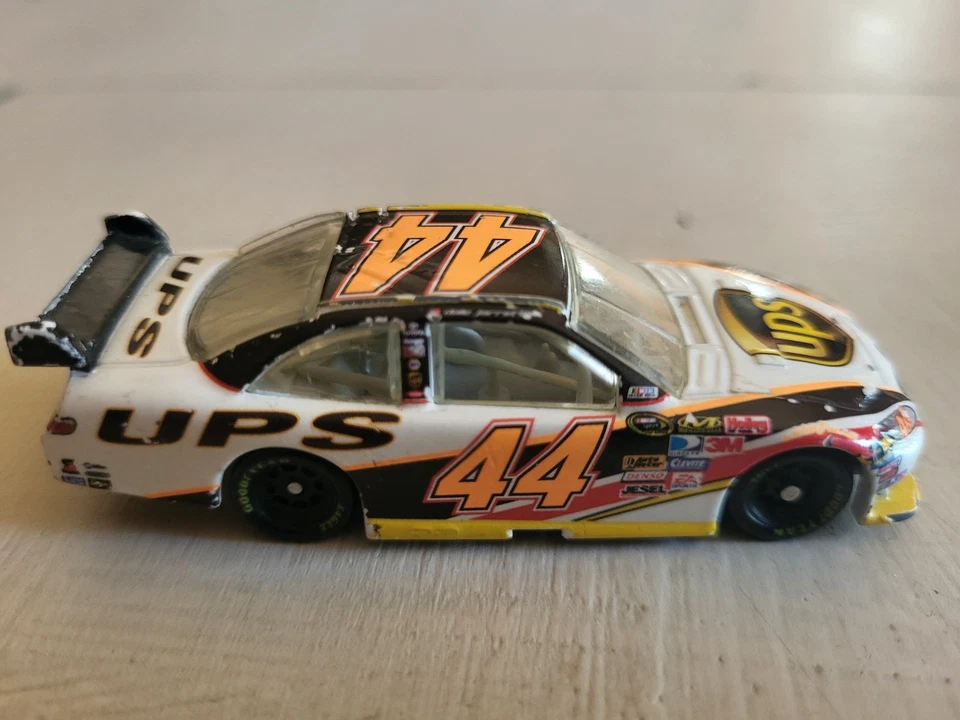 Dale Jarrett #44 UPS 2008 1:64 diecast/Nascar Foto 4 de 4