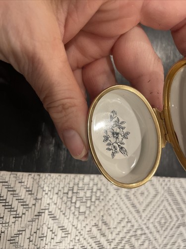 Halcyon Days Enamels Trinket Box "THIS & THE GIVER ARE TWINE FOREVER" ~ 2" Oval - Picture 10 of 10