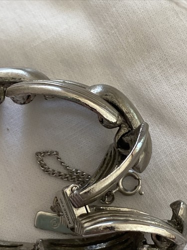 VINTAGE OLDER SIGNED MONET PUFFED LINKS PERFORATED SILVER TONE METAL BRACELET - Picture 15 of 17