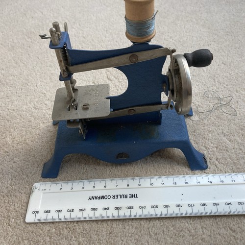Vintage Little Betty Toy Sewing Machine 1930s - Picture 9 of 9