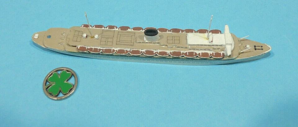 Modellschiff Metall 1:1250 Wiking Modell "Gustloff" mit Buch Die Gustloff Katas. - Bild 4 von 4