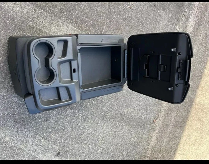 100% Life Left 2024Chevy Tahoe Jump Seats/Center Console, unused pull out! - Image 4 of 4