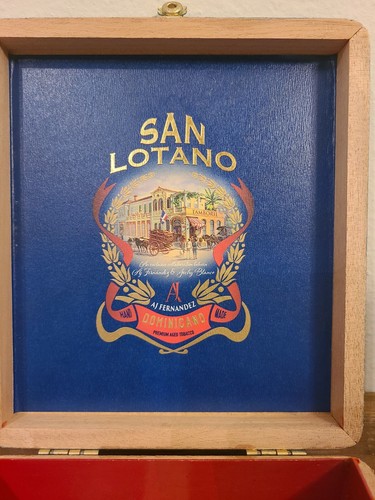 "Caja vacía de cigarros dominicano San Lotano 6"" x 6 1/2"" x 2 1/2" - Imagen 8 de 12