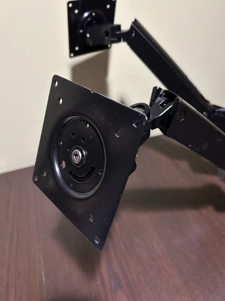 Amazon Basics schwere doppelte Monitorarm Tischhalterung WIE BESEHEN KEINE WERKZEUGE SIEHE FOTOS - Bild 2 von 4